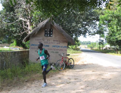 Semi Marathon de Casamance: Coureurs en action